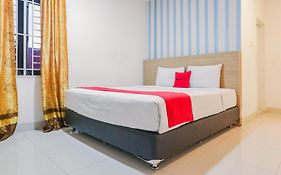 RedDoorz Plus @ Cemara Asri Medan